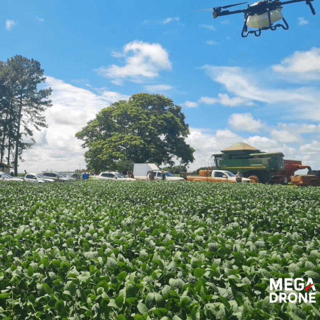 Voo drone de pulverização XAG sobre lavoura