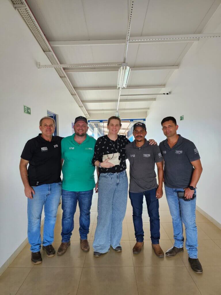 Equipe Megadrone e Texag com Engenheira Agrônoma Regina Bernardina Johanna Hakvoort