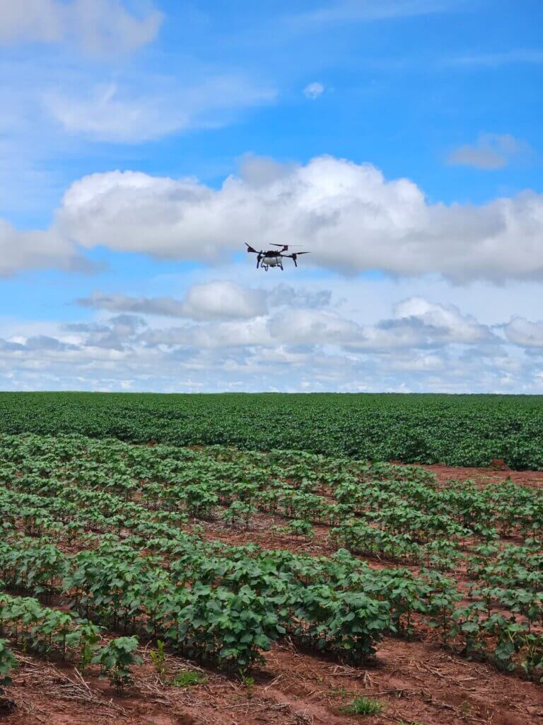 Drone XAG P100 sobrevoo demonstração lavoura